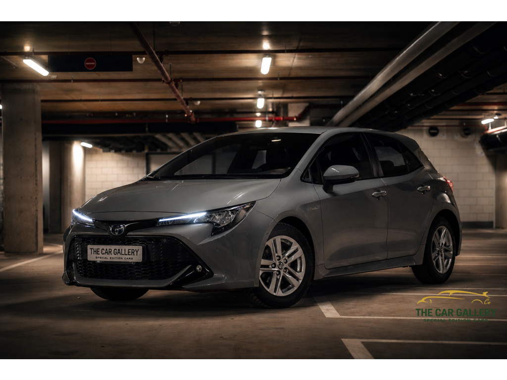 Toyota Corolla 1.8 Hybrid Dynamic l Nardo Grey l Camera 56845876-0.jpg | The Car Gallery